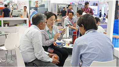 PG电子署理商展会洽谈实拍图